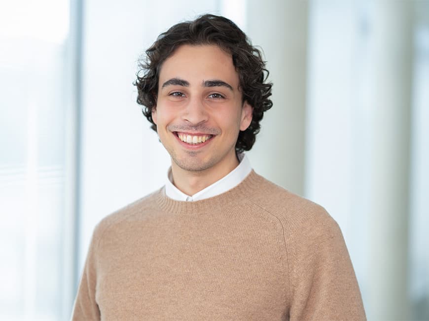 Portraitbild von Luca Campobasso, Recruiter im FLEXBÜRO des FLEXTEAMS