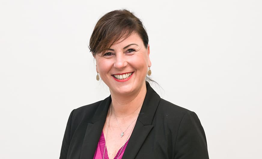 Portraitbild von Ivonne Mohr, Leitung des Bildungszentrums der Pflegedirektion am TUM Klinikum